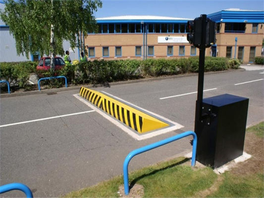 सुरक्षा के लिए रिमोट कंट्रोल के साथ फुल ऑटोमैटिक 80T लोडिंग A3 स्टील हाइड्रोलिक रोड ब्लॉकर