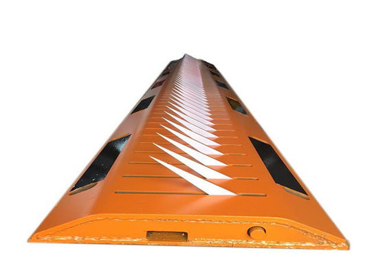 यातायात नियंत्रण प्रणाली के लिए 40T लोडिंग के साथ उच्च दृश्यता A3 स्टील टायर किलर